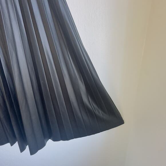 Zara Woman Black Pleated Faux Leather Midi Skirt Size Small Knife Pleat A-Line - Picture 8 of 13